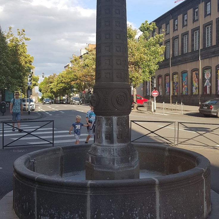 Fontaine de la Pyramide