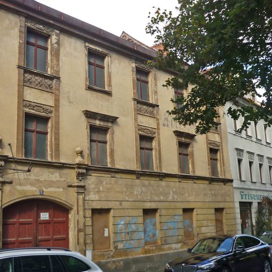 Gasthaus „Kronprinz“, heute Wohnhaus, in geschlossener Bebauung Nikolaigraben 7