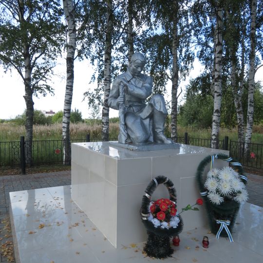 Братская могила советских воинов, погибших в боях с фашистами