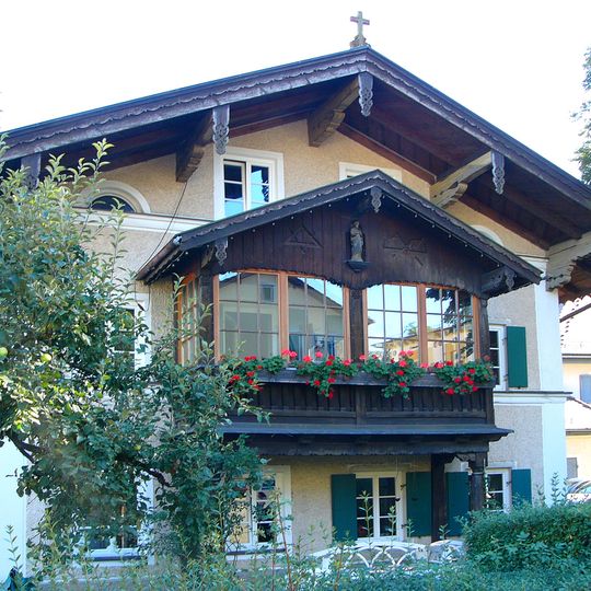 Villenartiges Wohnhaus