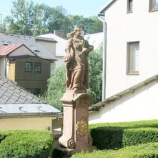 Socha svaté Barbory u kostela svatého Vavřince v Jilemnici