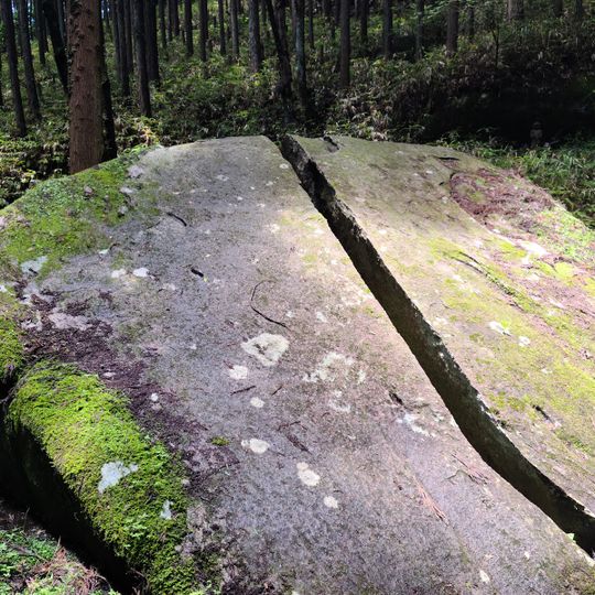 Itto-seki Split Boulder