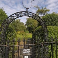 Edinburgh, Drummond Place, Gardens With Railings And Gate