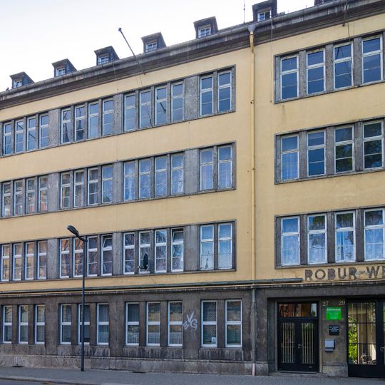 Phänomen-Werke Gustav Hiller ; Robur-Fahrzeugbau Eisenbahnstraße 1b )