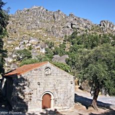 Capela românica de São Pedro de Vir à Corça