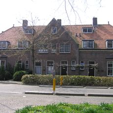 Blokje van drie geschakelde woningen