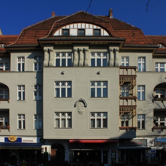 Wohn- und Geschäftshaus Alt-Tegel 6