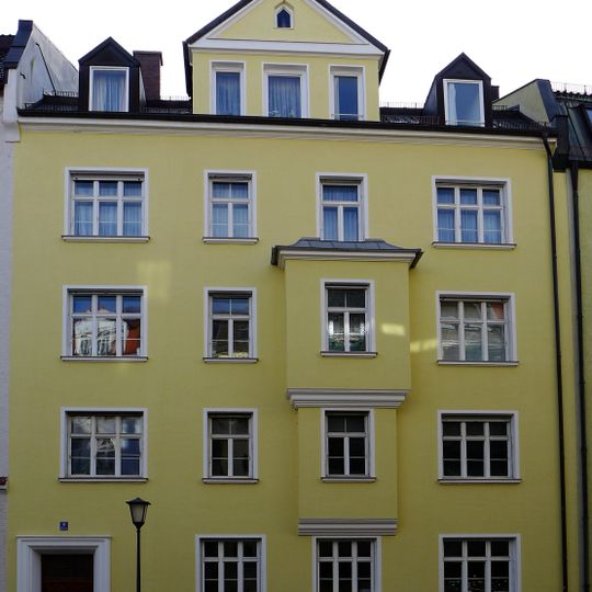 Mehrfamilienwohnhaus