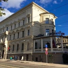 Dzīvojamā ēka, tagad - sabiedriskā ēka