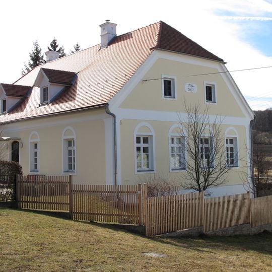 Wohnhaus, ehem. evang. Pfarrhof