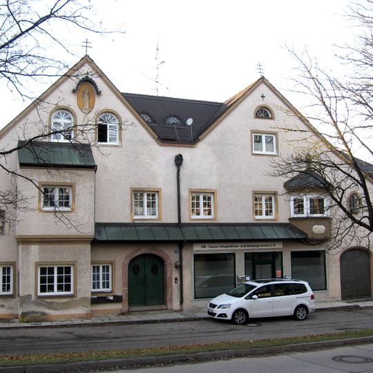 Wohn- und Geschäftshaus