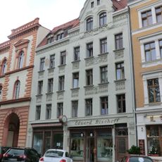 Mietshaus mit Laden mit originaler Front in geschlossener Bebauung Elisabethstraße 15