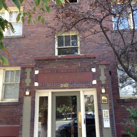 Lincoln Arms Apartments