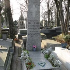 Grave of Apollinaire