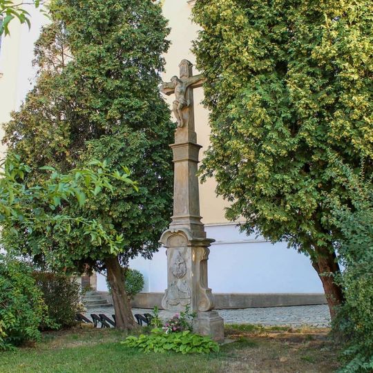 Kříž v Zábřehu vedle kostela svatého Bartoloměje