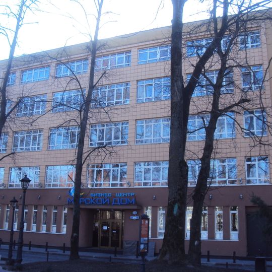 Здание биржи труда