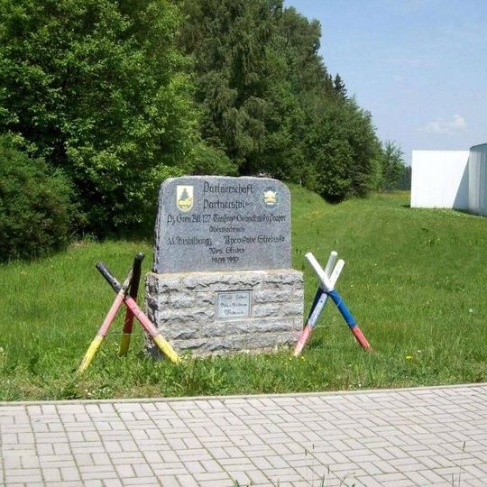 Památník západně od Železné u hranic