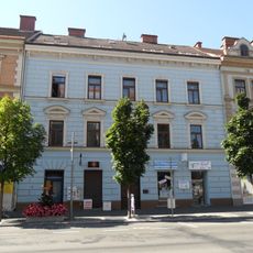 Wohn- und Geschäftshaus