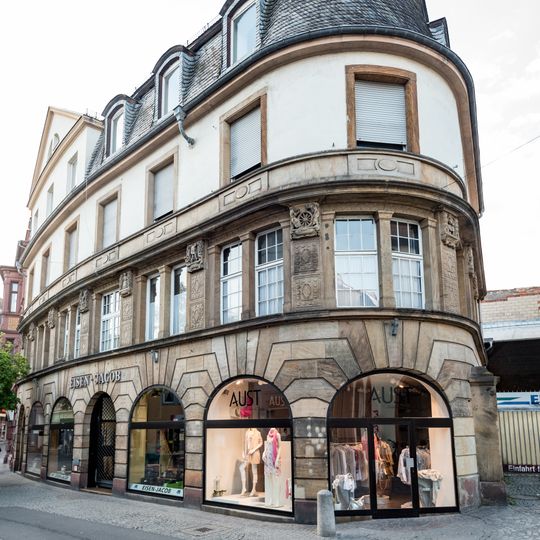 Wohn- und Geschäftshaus