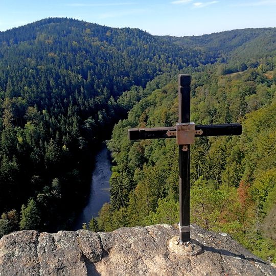 Kříž na Jeskynní vyhlídce nad Ohří
