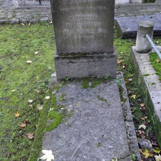 Grave of Maillé de Latour-Landry
