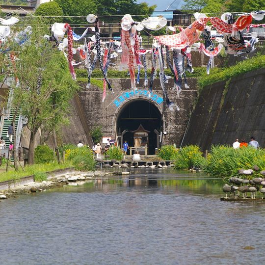 Takamori Spring Tunnel Park