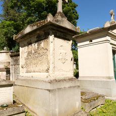 Grave of Estampes