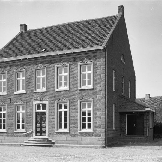 Kerkplein 3, Grathem