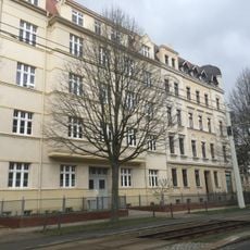 Mietshaus in geschlossener Bebauung mit Vorgarten Biesnitzer Straße 71
