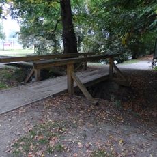 Lávka přes bývalý náhon u parku Podviní