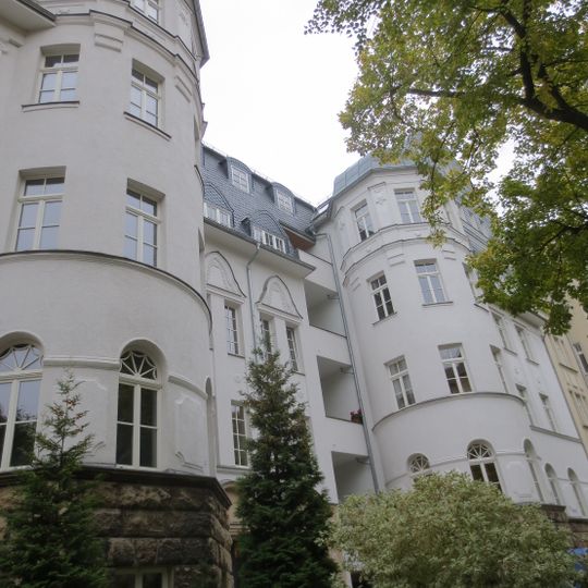 Doppelmietshaus in geschlossener Bebauung mit Vorgarten Hübschmannstraße 28; 30