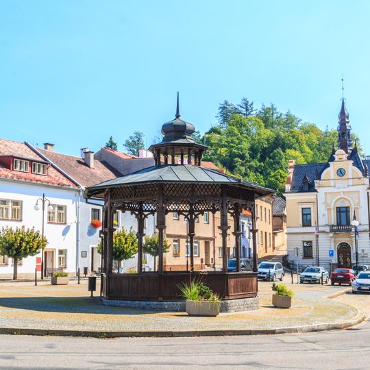 Altán v Brandýse nad Orlicí na náměstí Komenského
