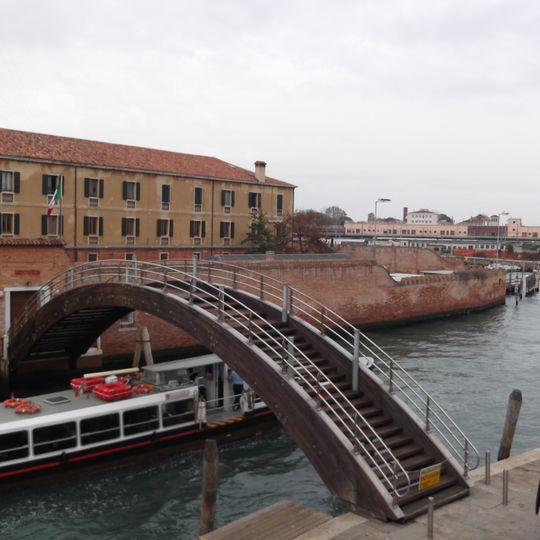 Private bridge of the Questura