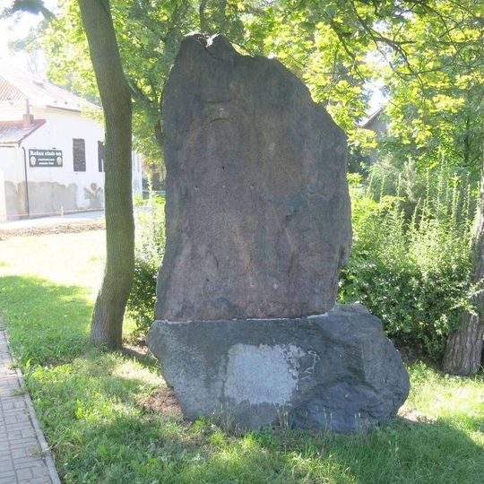 Pomník nejasného účelu v Bílinské ulici v Bílině