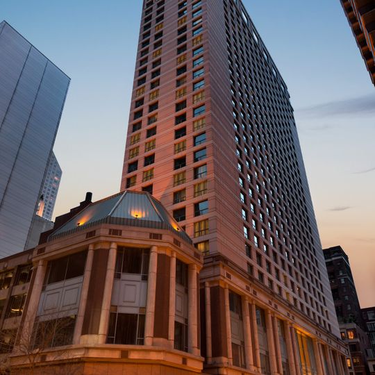 Hilton Chicago/Magnificent Mile Suites