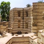 العمارة في القاهرة: مساجد مملوكية، بيوت عثمانية، ومقابر تاريخية