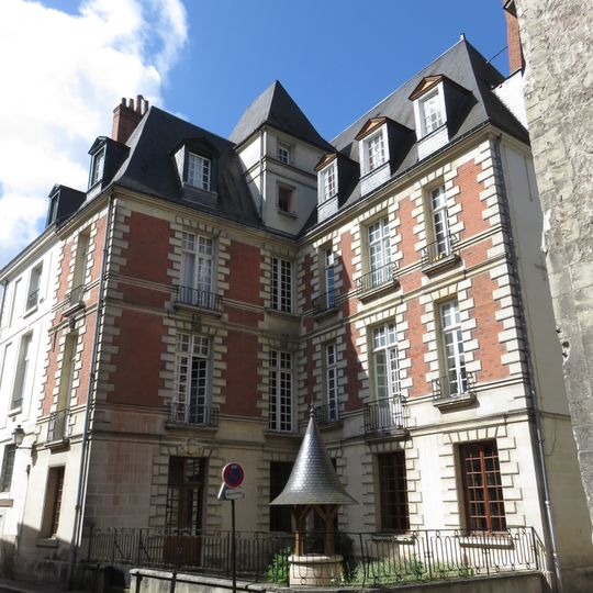 Hôtel, 3 rue Paul-Louis-Courier