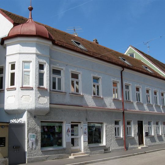 Wohn- und Geschäftshaus