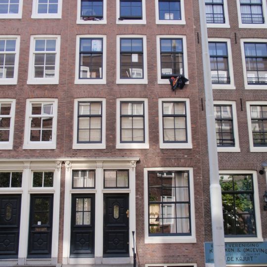 Pand met gevel onder rechte lijst