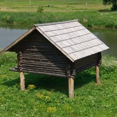 Амбар свайный № 1 из с. Польцо (Суздаль)