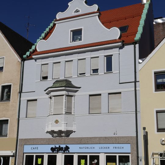 Wohn- und Geschäftshaus