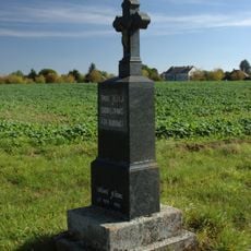 Kříž u silnice mezi Podveky a Ježovicemi