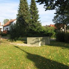 Kašna u nádrže na návsi ve Věžnici