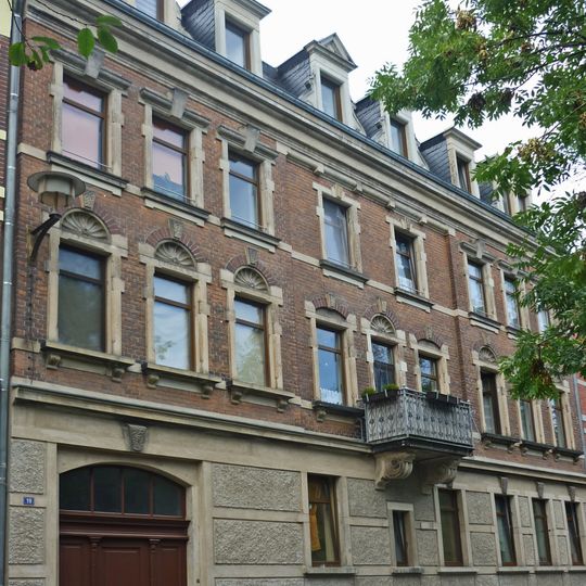 Mietshaus in geschlossener Bebauung Mühlstraße 19
