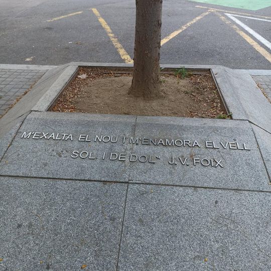 M'exalta el nou i m'enamora el vell. J.V.Foix