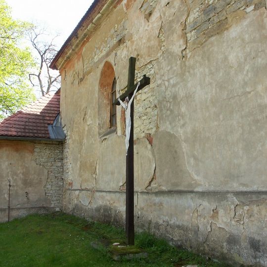 Kříž u kostela Všech svatých v Malíkovicích