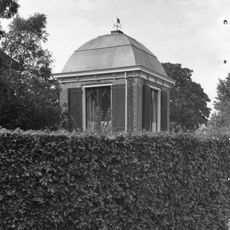 Koepeltje bij Torenlaan 14, Blaricum