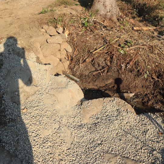 Studánka u cesty od Perného rybníka