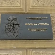 Plaque commémorative en mémoire de Miroslav Vymazal
