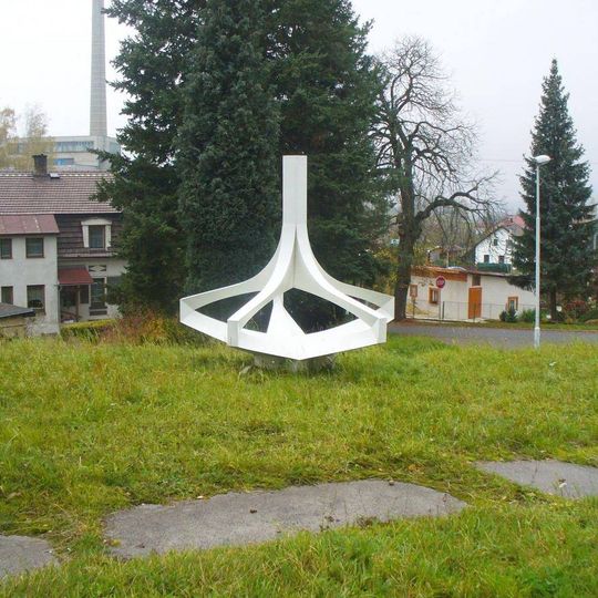 Kovová plastika v ulici Pískovec I v Kamenickém Šenově